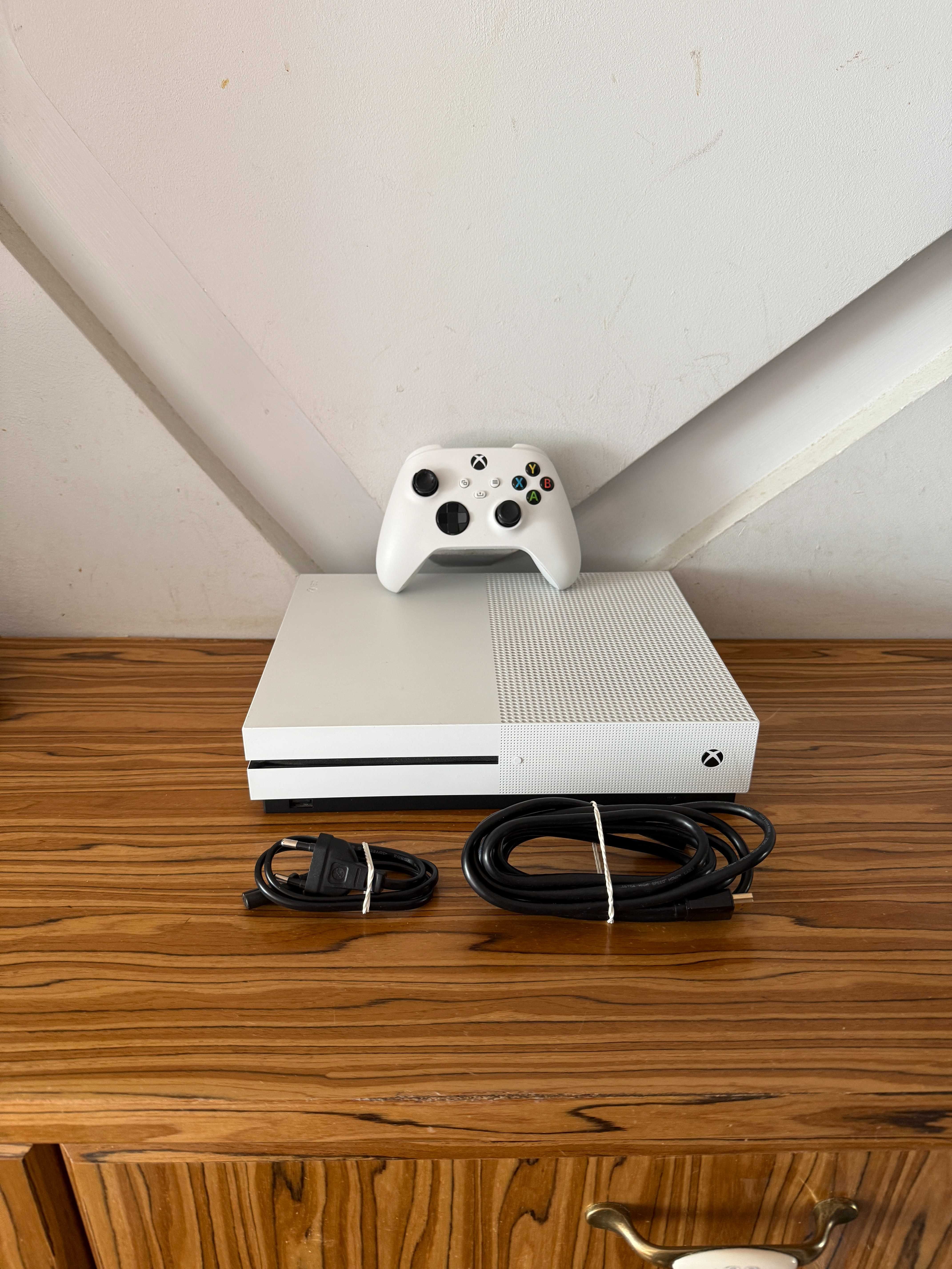[Xbox] Konsola Xbox One S + Pad Series