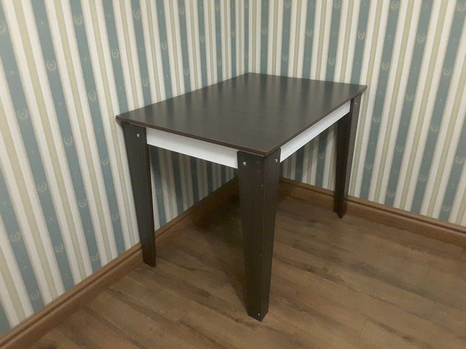 Продам кухонний стіл