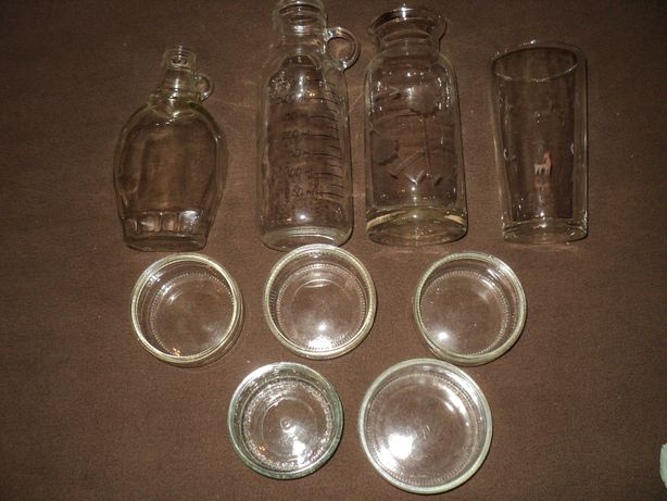 Kilka szklanych pojemników 8 szt. w tym: kokilki, flakon i inne.