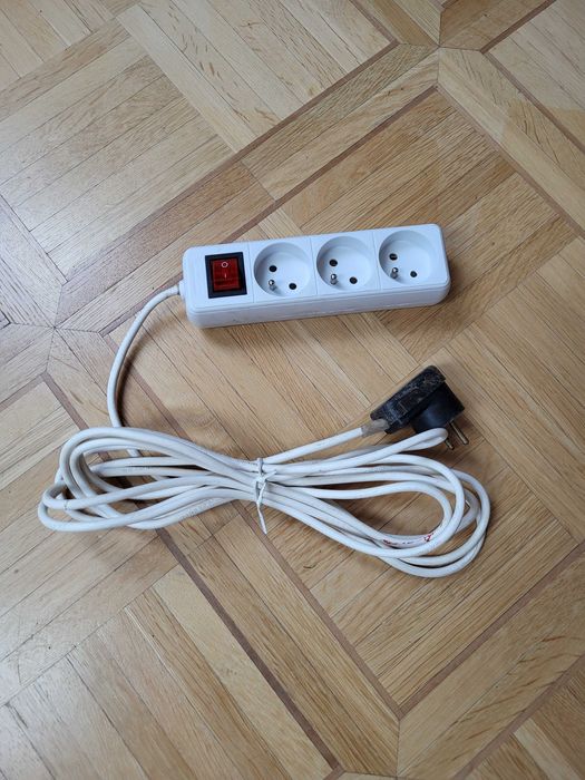 Przedłużacz elektryczny 4 m z listwą 3-gniazdową