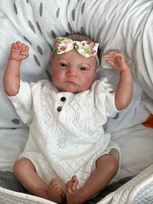 LALKA typu reborn w pięknym białym ubranku