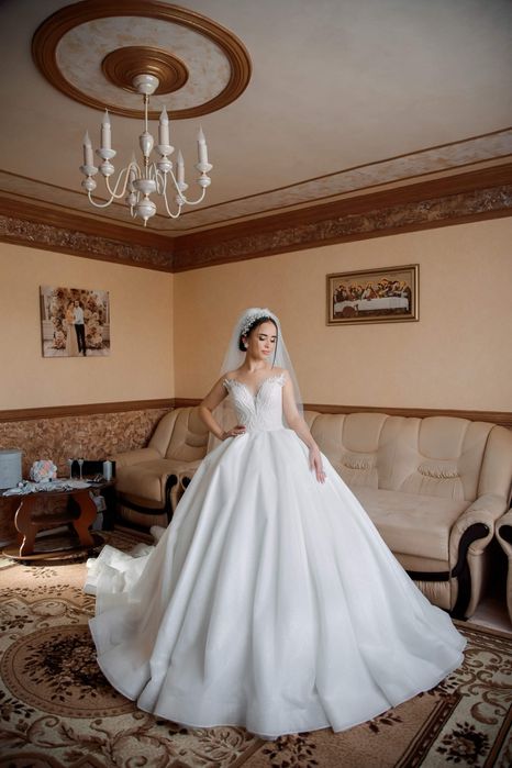 Розкішна Весільна сукня