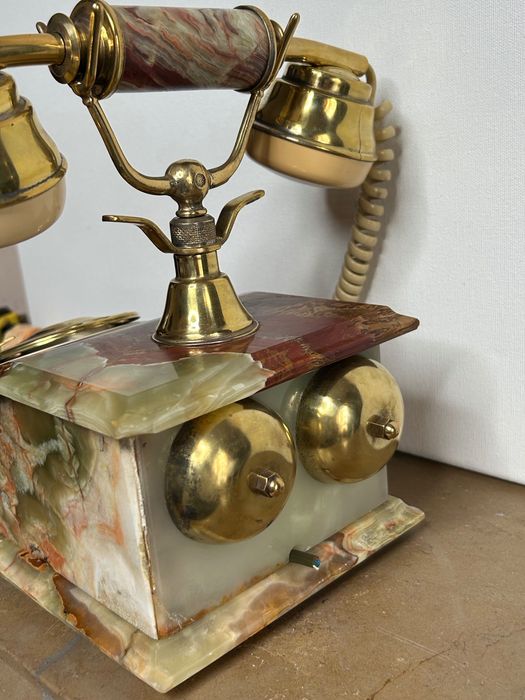 Телефон из оникса