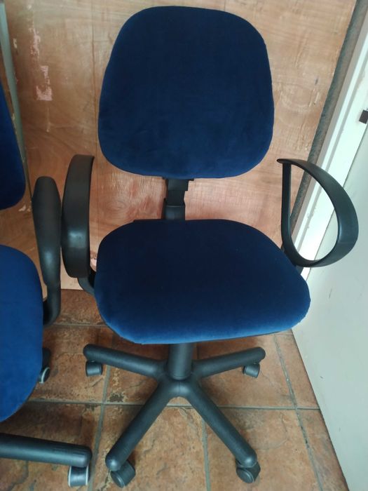 компьютерное офисное кресло новая велюровая обивка