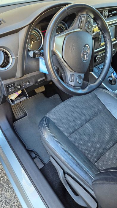 Vendo Toyota Auris Híbrido-com pouco uso