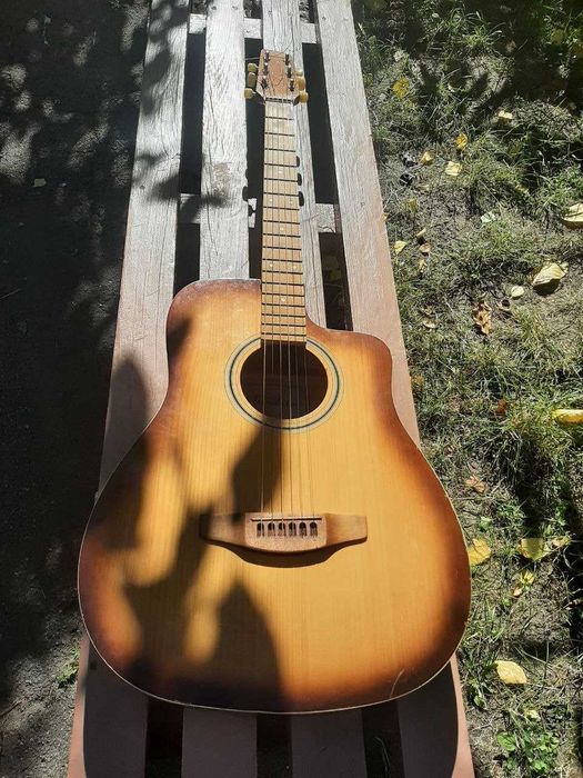 Гитара акустика шестиструнка