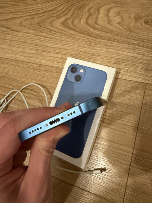 Oryginalny iPhone 13 niebieski w dobrym stanie