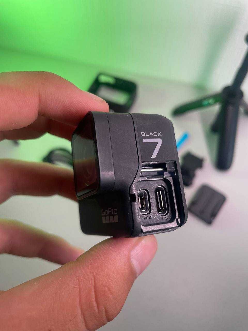 Екшн камера GoPro HERO7 Black в чудовому стані та з комплектом