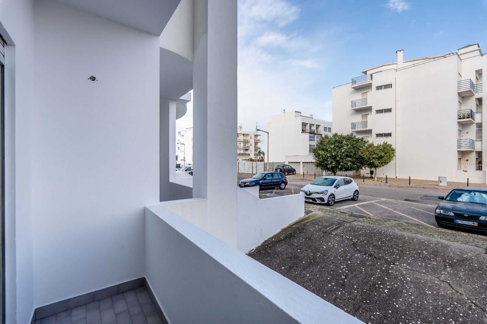 Apartamento T3 com Garagem e Arrecadação - Lagoa, Não mobilado