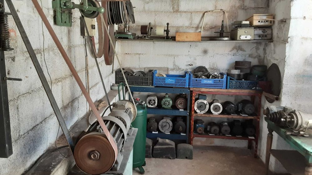 Motores elétricos de vários tamanhos