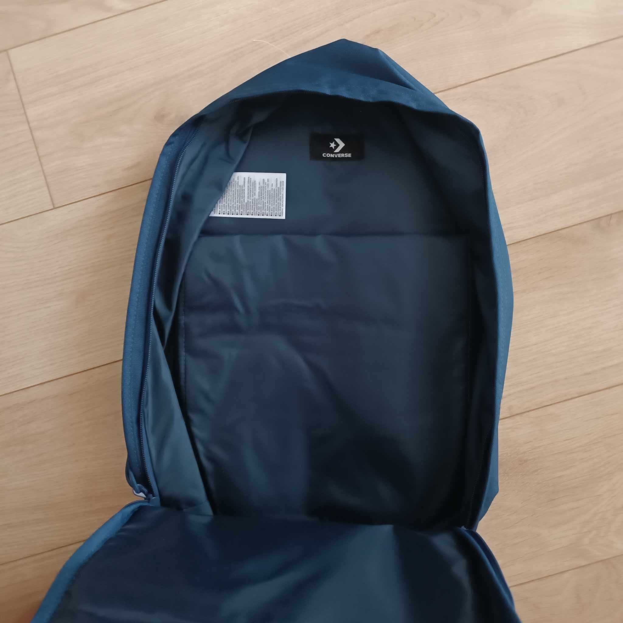 Plecak Converse granatowy z kieszenią na laptopa