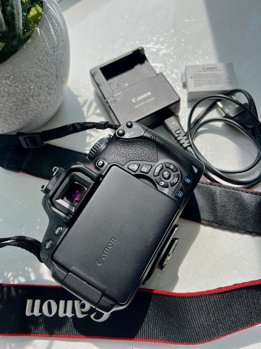 Фотоапарат Canon 650d