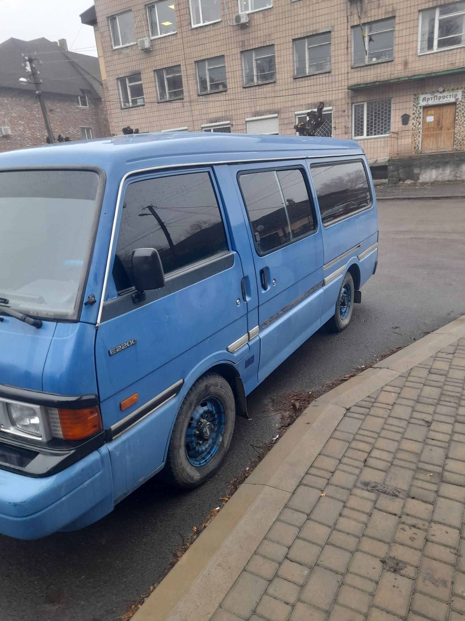 Продам мікроавтобус Мазда