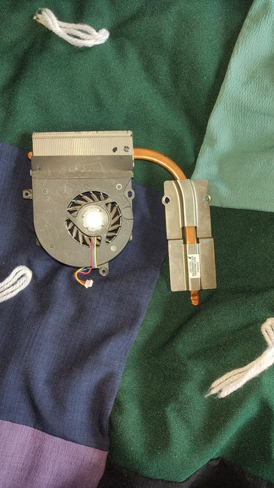 Куллер та радіатор зняті з Samsung r25