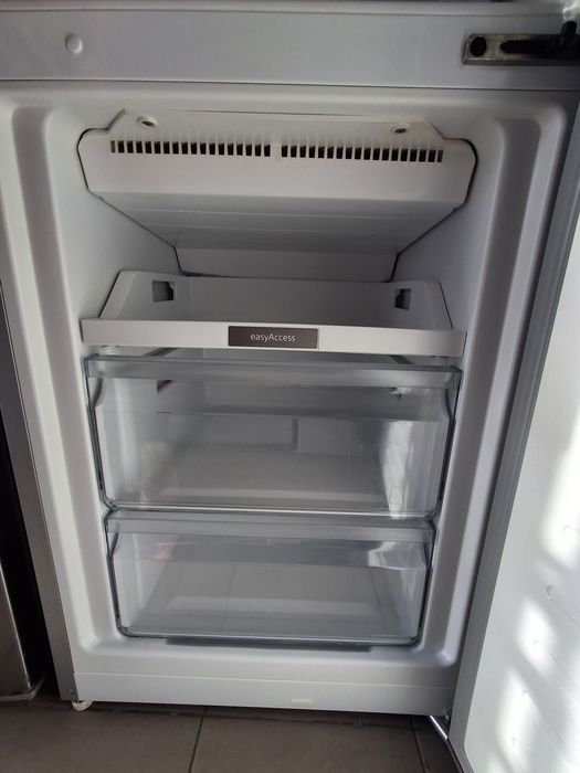 Холодильник Bosch model KGE36BE41