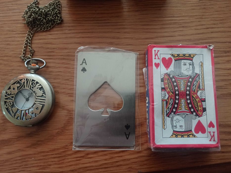 Komplet 3 w 1 zestaw zegarek w logo kart otwieracz i karty wszystko 40