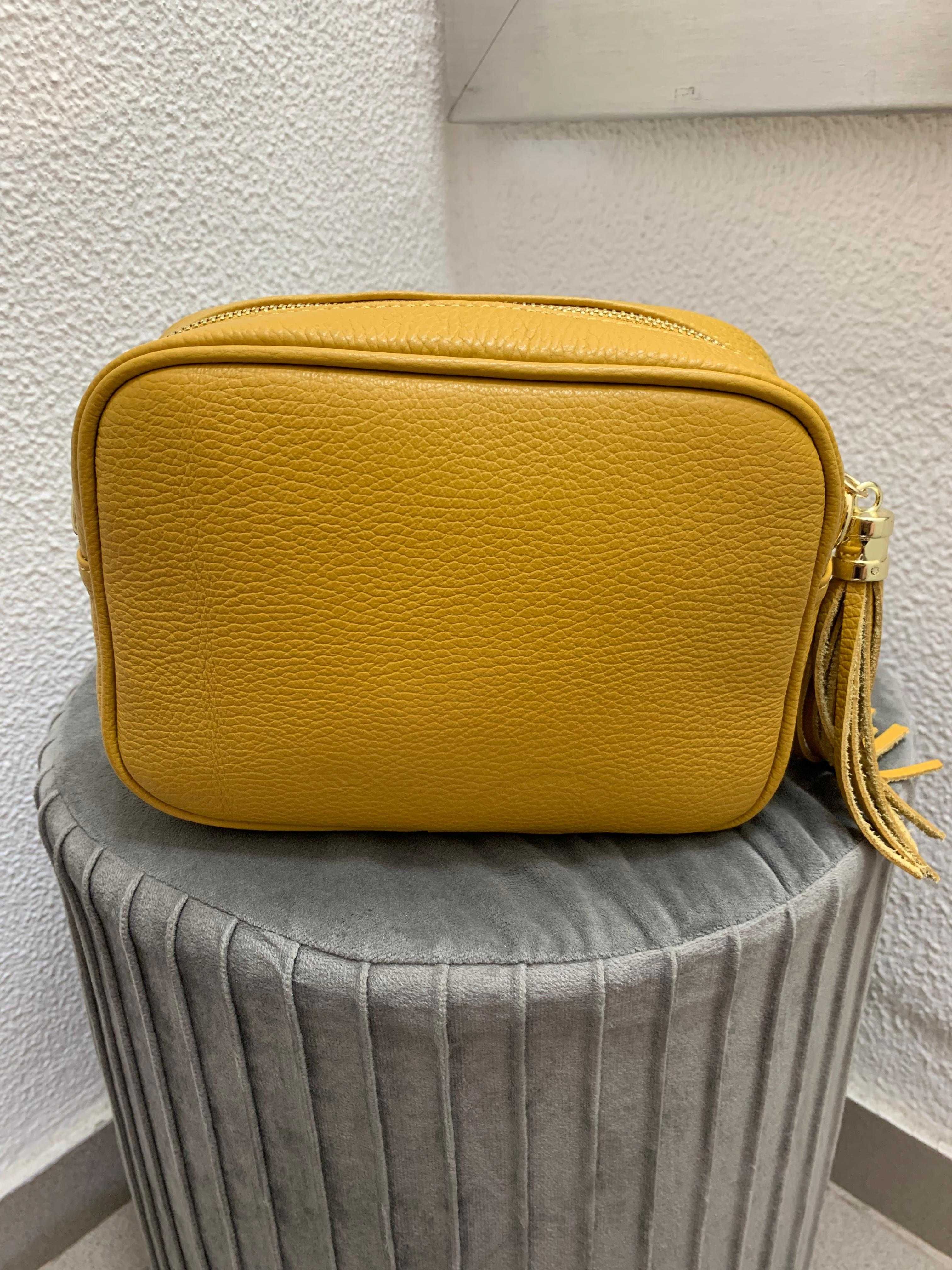 BOLSA CLUCH MOSTARDA-AMARELA PINGENTE DE FRANJA COURO/PELE