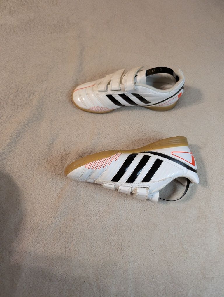 Футзалки Adidas davicto 36 р. 22.5 см стан нових