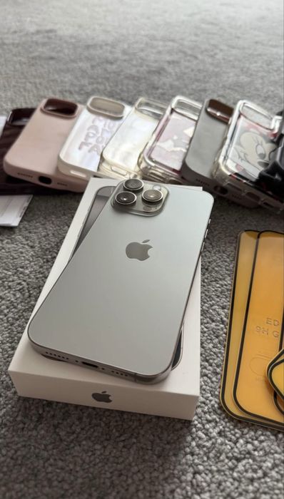 Iphone 16 pro max Cinzento
