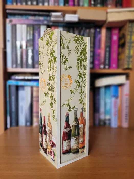 Drewniana skrzynka na wino – ręcznie zdobiona metodą decoupage