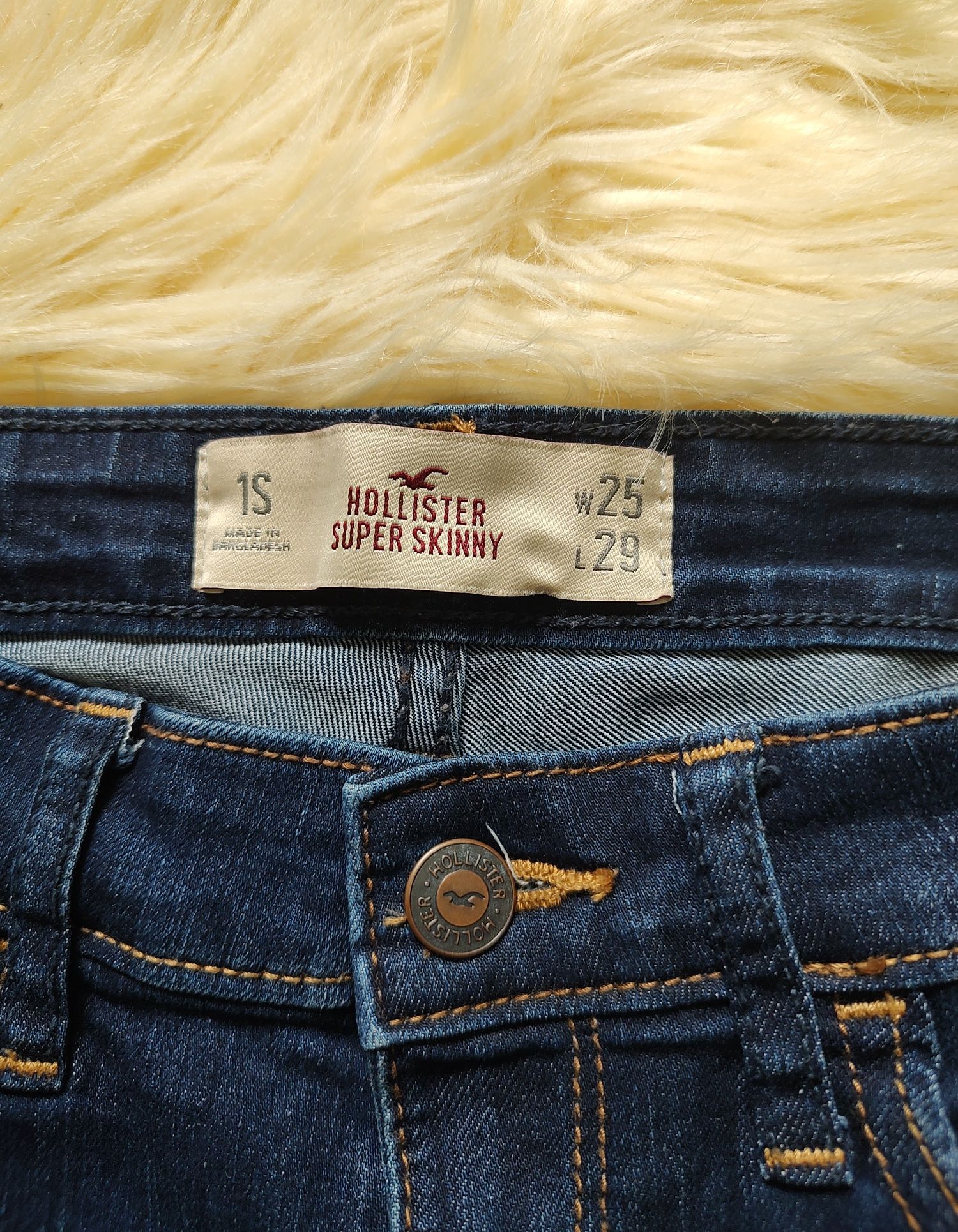 Klasyczne długie spodnie skinny jeans. Hollister Rozmiar S W25 L29