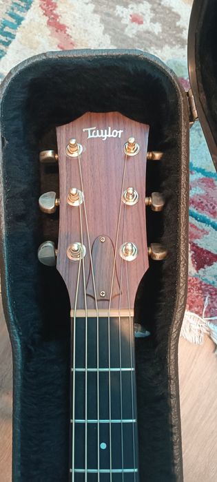 Taylor 714ce (cedar top)