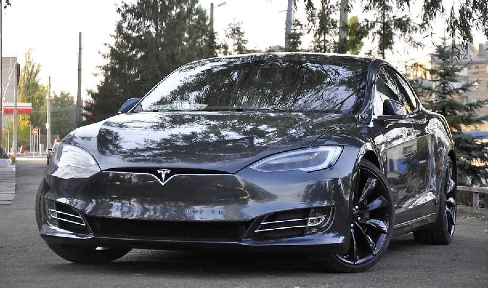 Tesla Model S 2016 90d -