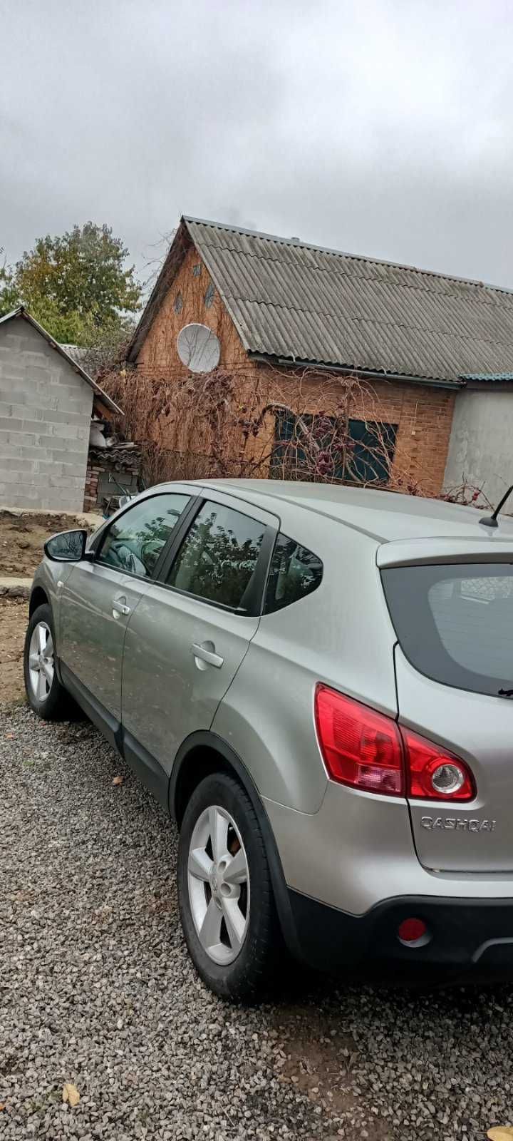 Продається авто Nissan Qashqai 2009 2.0 бензин в гарному стані.