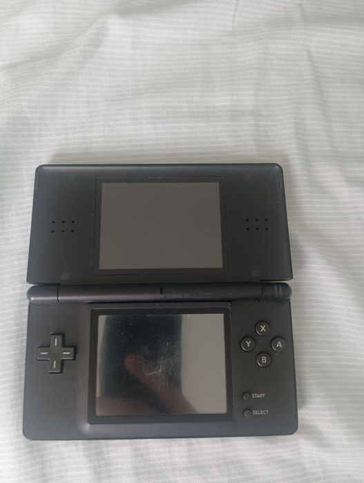 Nintendo ds lite vem com 1 jogo
