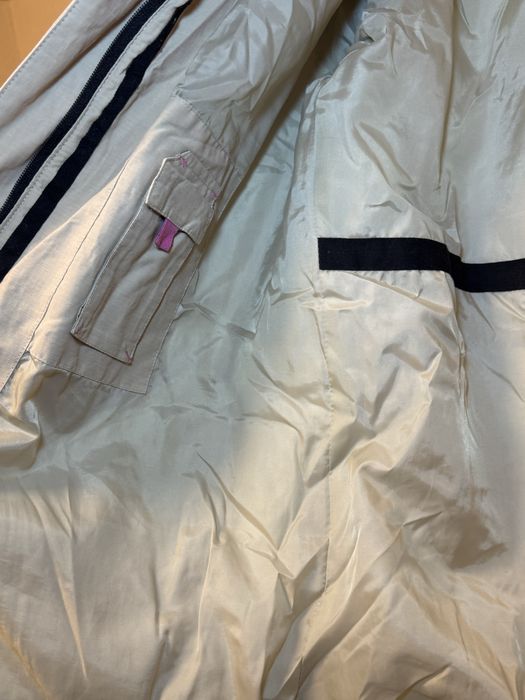 Куртка бежевого кольору