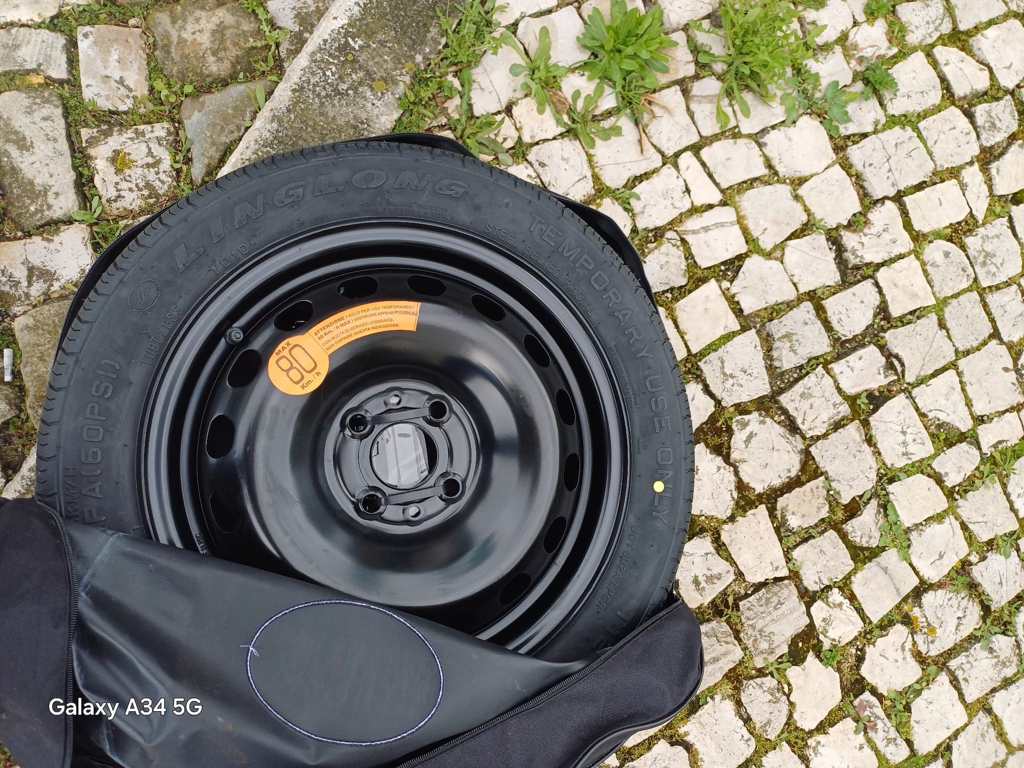 Kit Pneu suplente com macaco e chave de roda  nunca usado