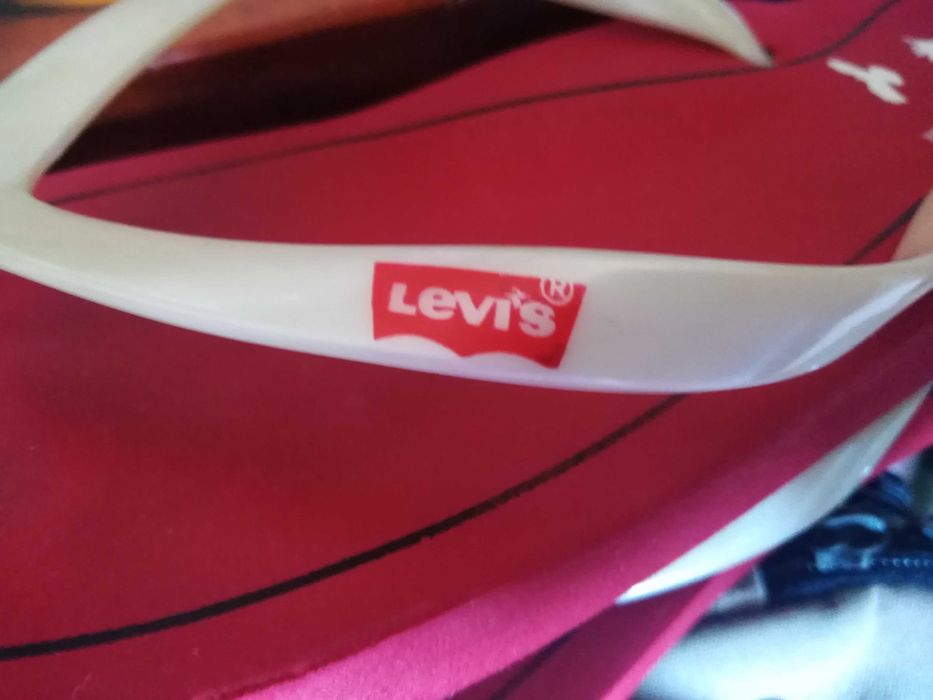 Chinelos Levis Tamanho M