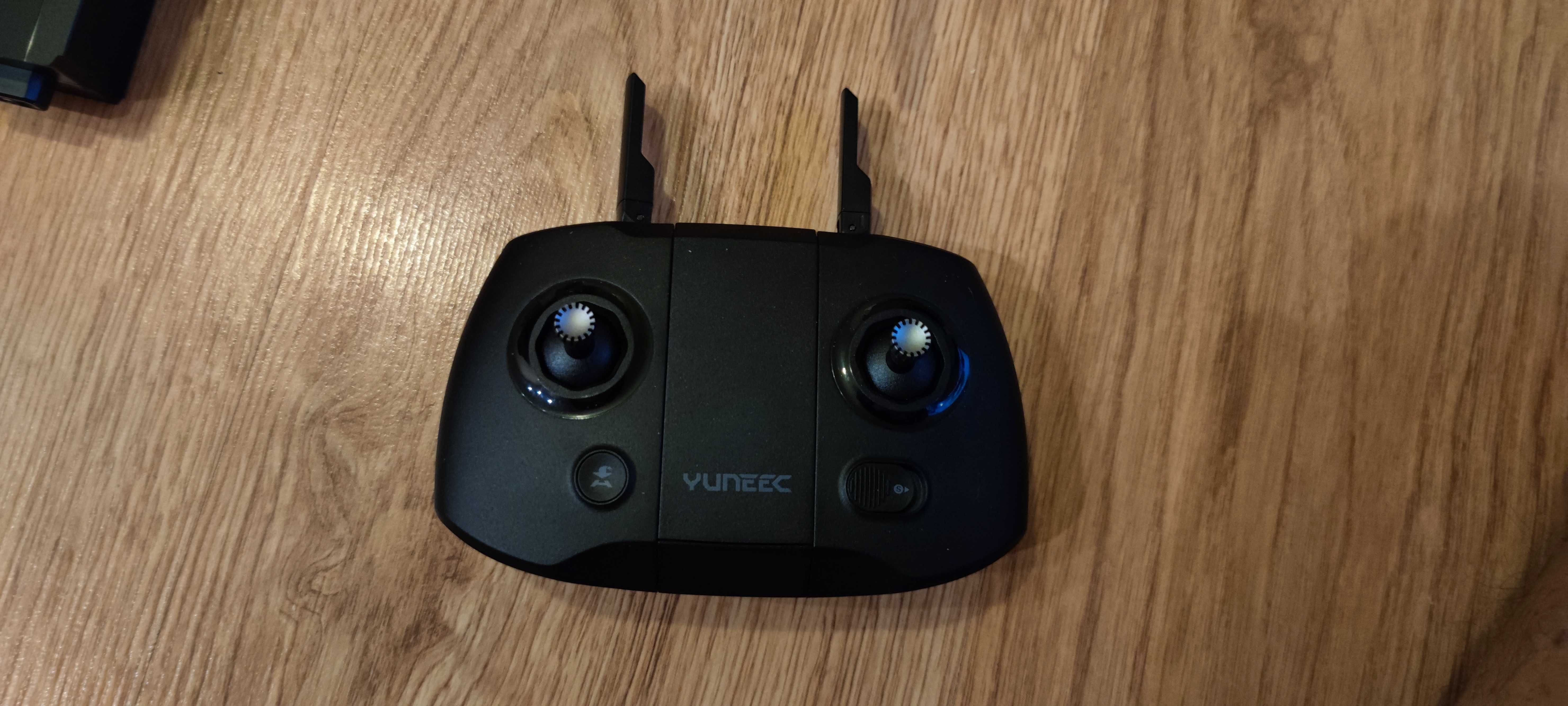 Dron Yuneec Mantis G  - cały komplet plus bateria i dedykowana torba .
