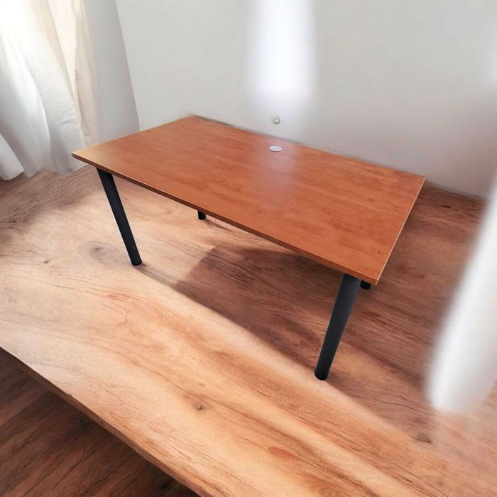 Biurko 150 x 80 cm na mocnym stelażu, idealne do pracy , biura