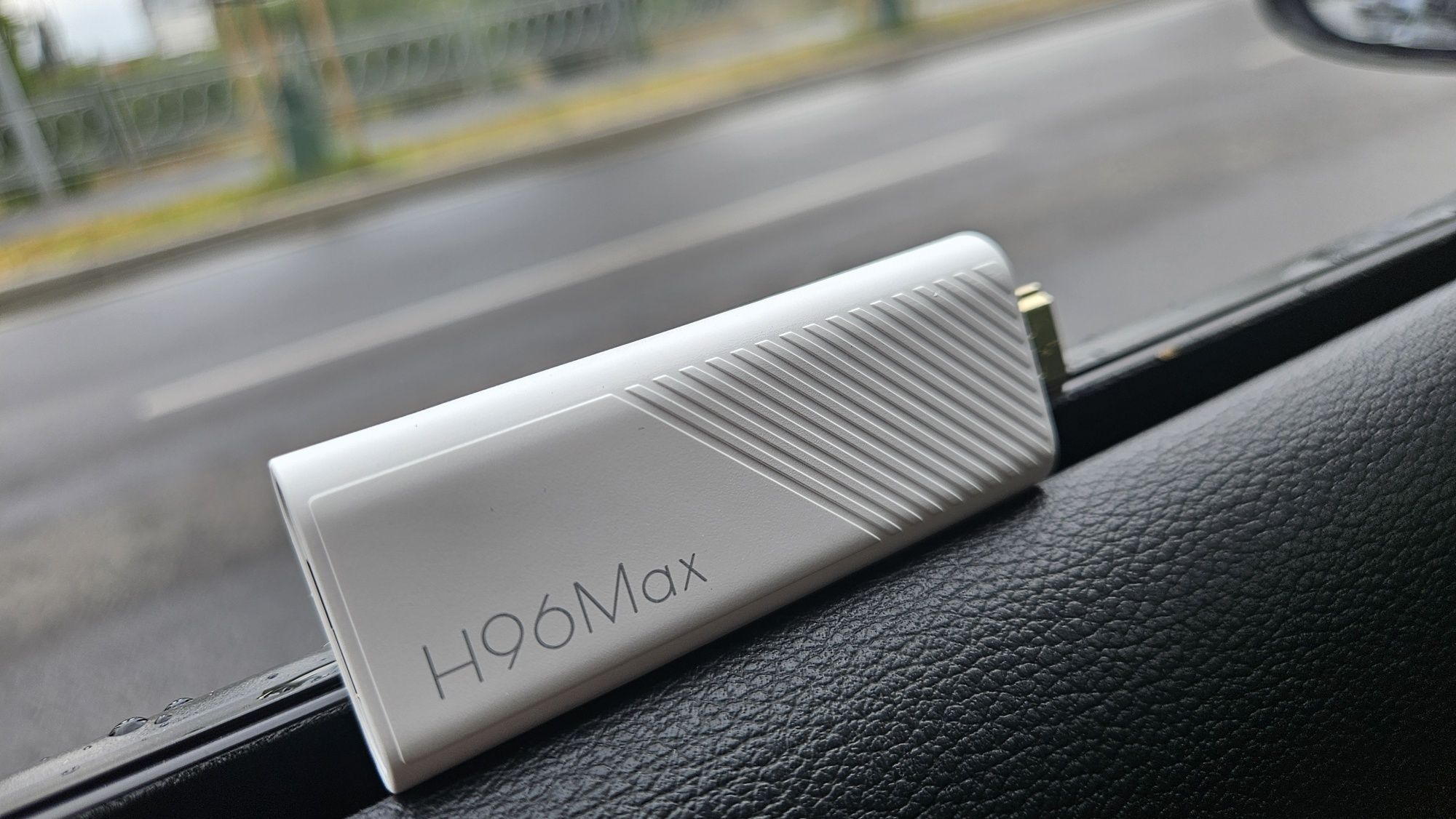 Смарт ТВ приставка H96 MAX H313 Mini 2/16 Гб Smart TV Stick Android 14