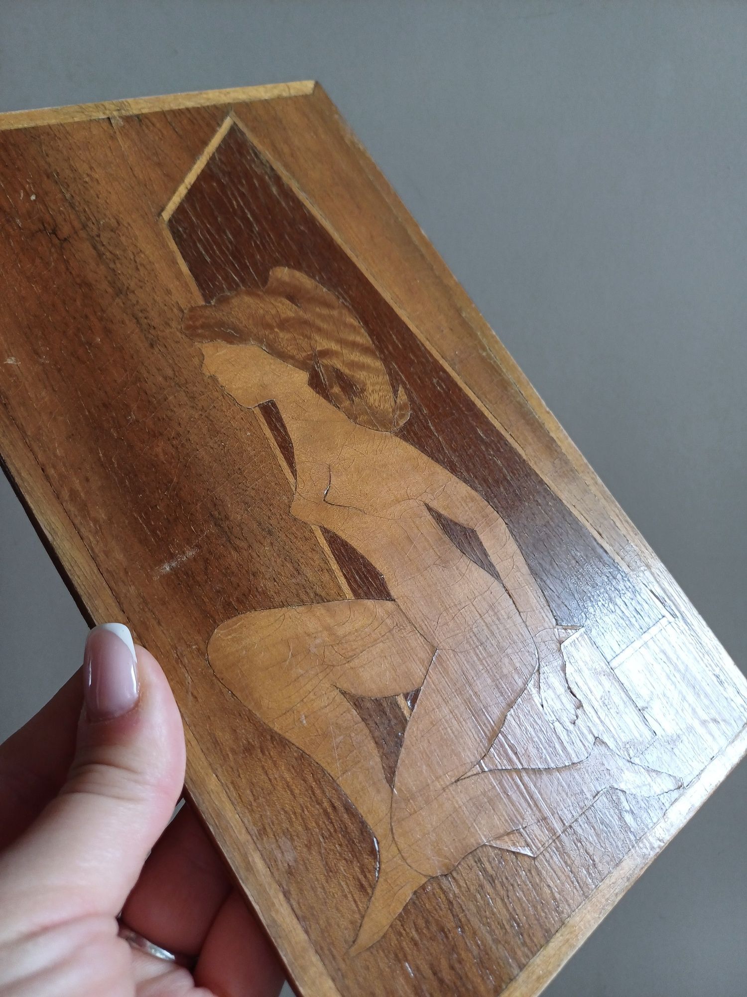 Obrazek intarsja kobieta kobiecość retro drewniany obraz intarsjowany