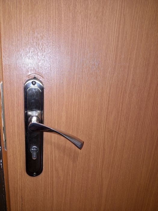Drzwi zewnętrzne (wewnątrzklatkowe) lewe 90cm z futryną  -