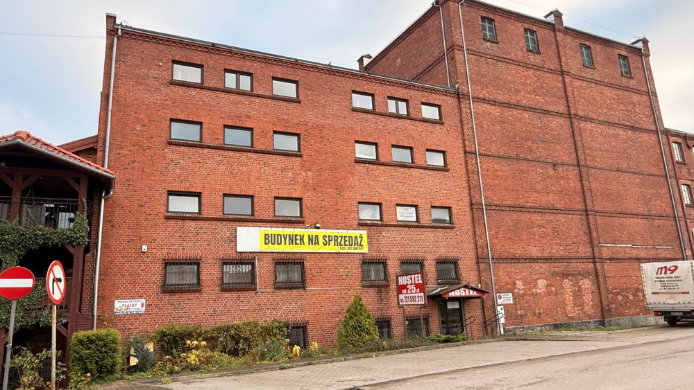Dom Handlowy w Starym Młynie - Hostel - Hala produkcyjna - Bawialnia