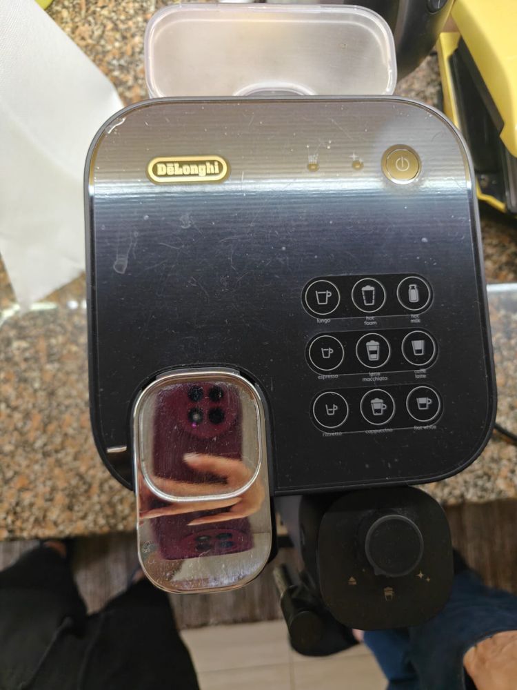 Máquina de Café DELONGHI Nespresso Lattissima