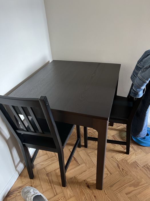 Mesa Ekedalen extensivel 80-120x70 e duas cadeiras Stefan