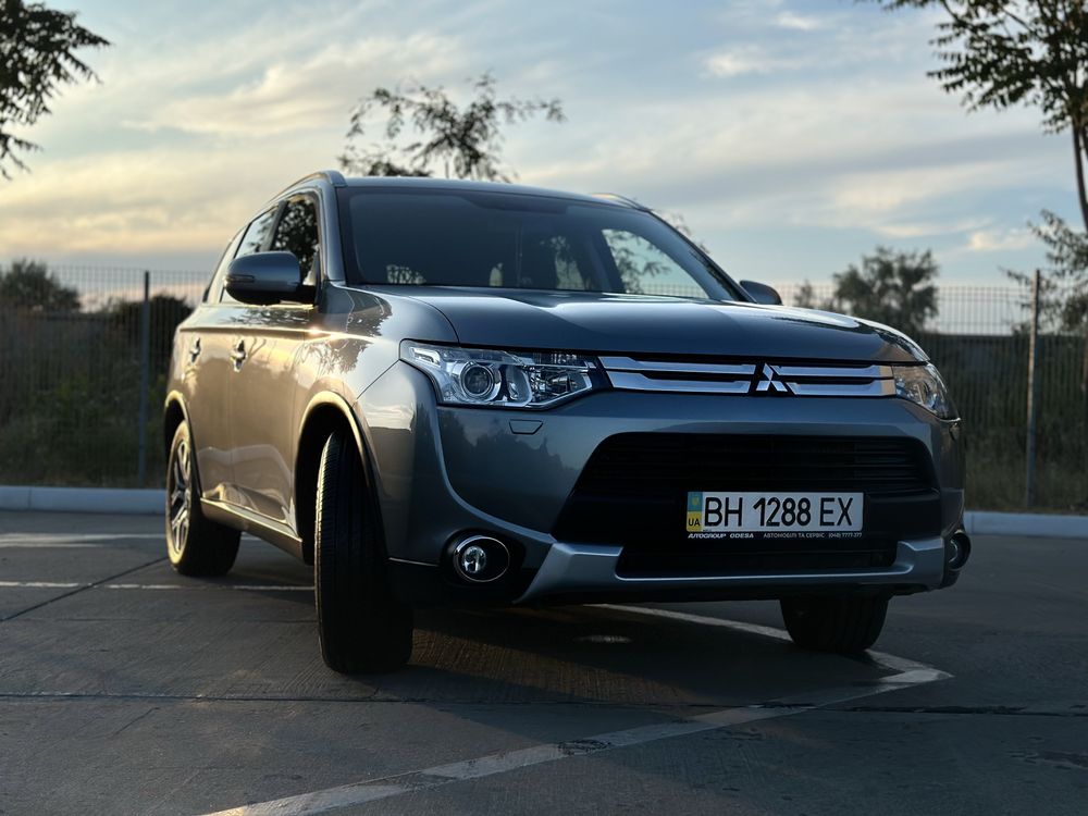 Продам MITSUBISHI Outlander 2.4 Ultimate 2014
