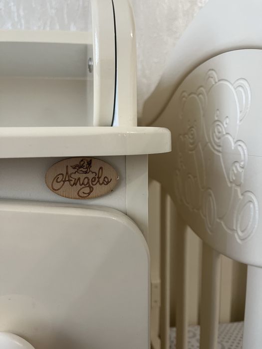 Дитяче ліжечко,комод-пеленатор.