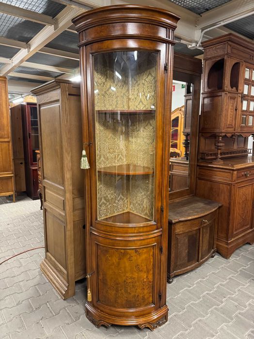 Witryna narożna biblioteka orzechowa witryna przeszklona