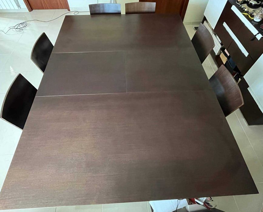 Sala de Jantar de 8 a 12 lugares em wengue maciço c/ 8 cadeiras design