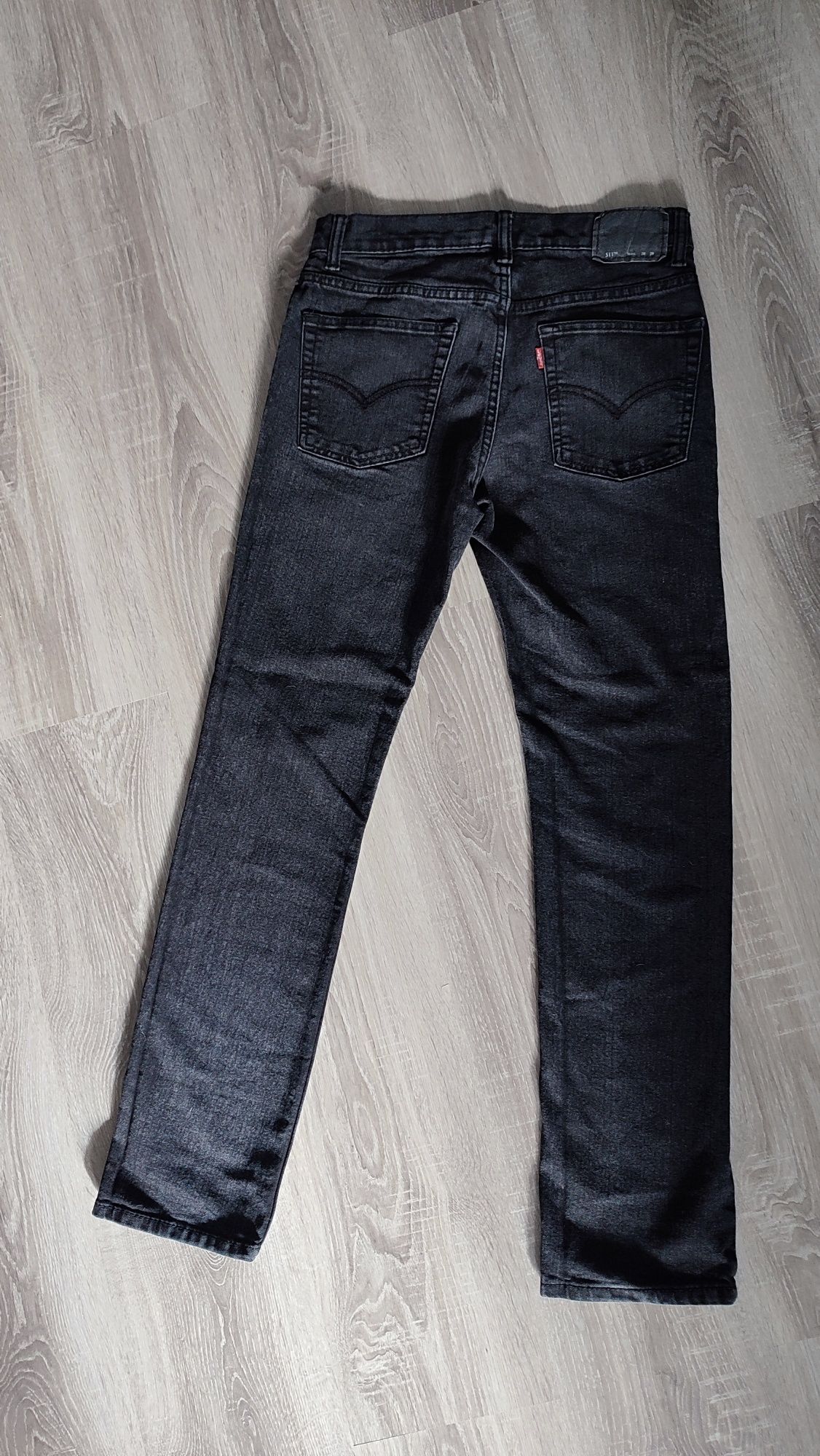 Spodnie jeansowe Levi's xs. Spodnie damski.