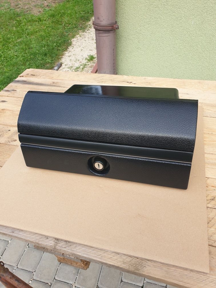 schowek volvo 240 GL 245 GL 83 rok  CZARNY