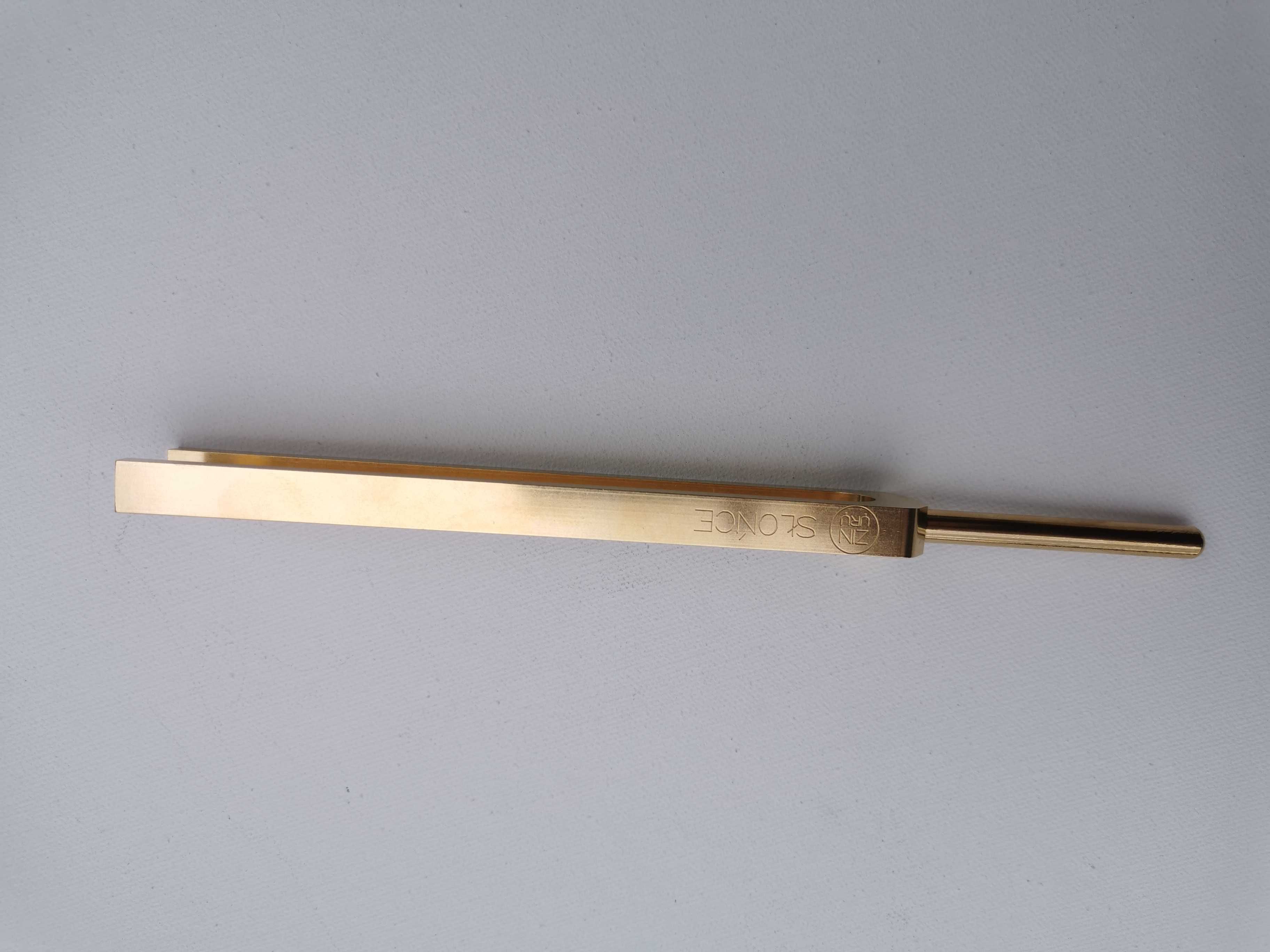 Kamerton 126,22 Hz – dźwięk Słońca