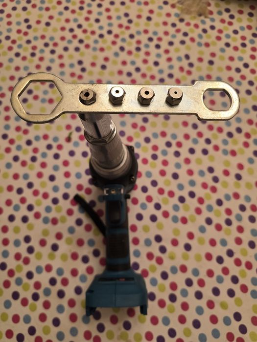 Rebitadora ONEVAN a Bateria C/ 2 Baterias