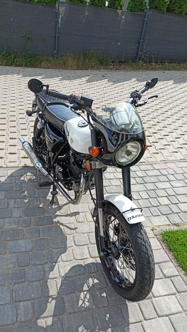 Mash 125 seventy five jak Triumph Bonneville