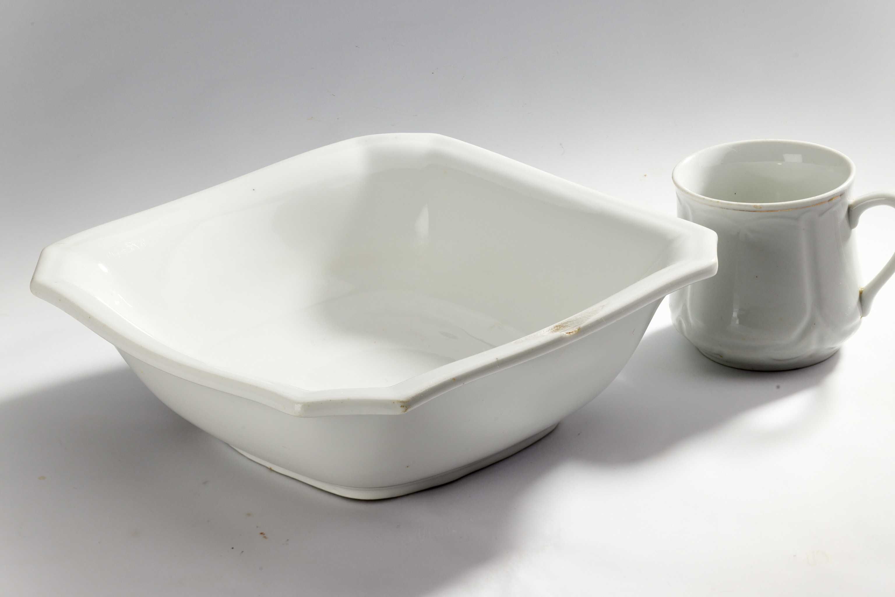 Porcelanowa misa salaterka kwadratowa 26x26cm biała masywna